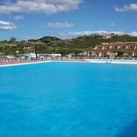 Nuraghe Lägenhetshotell 4*